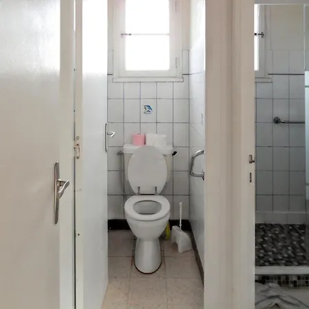Maison Spacieuse Et Accessible - - Vue Jardin