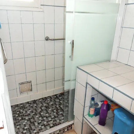 Maison Spacieuse Et Accessible - - Vue Jardin *