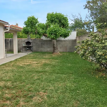 Holiday home Maison Spacieuse Et Accessible - - Vue Jardin